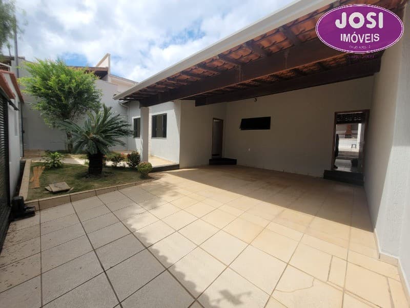 Casa para venda com 3 dormitórios sendo 1 suíte, 190 m² de construção, no Residencial São Lucas em Alfenas/MG, por R$ 720.000,00 – 3