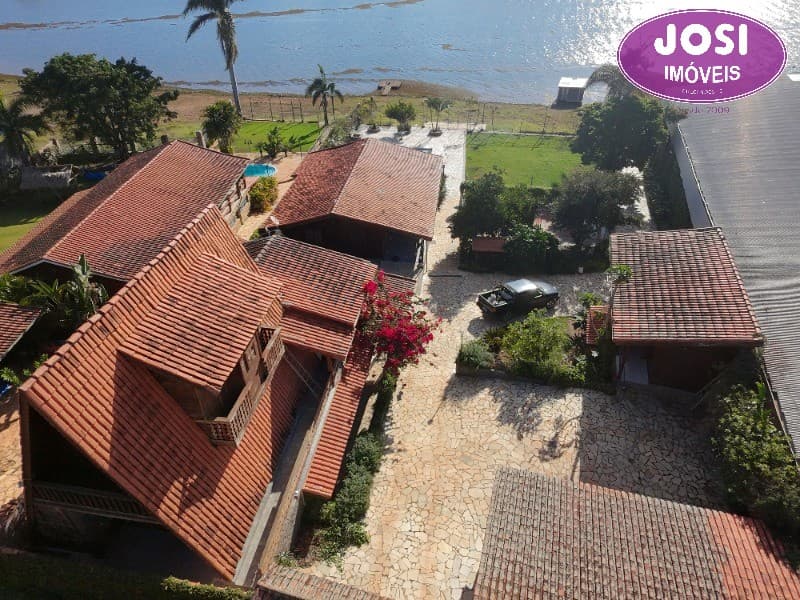 Chácara Beira Lago em Fama/MG ,11 Quartos, Área de Lazer Completa e 30 Acomodações