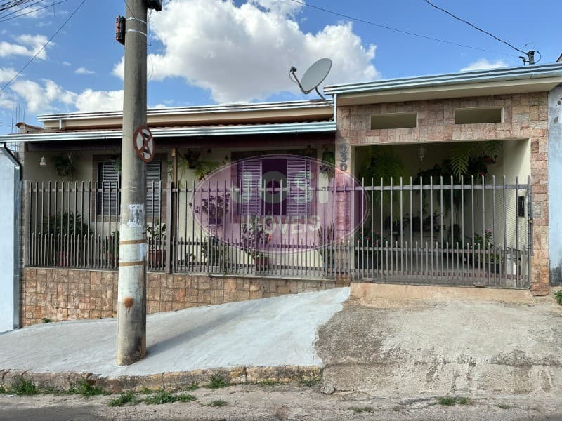 Casa para venda com 2 dormitórios, 80,25 m² de construção, no Jardim Boa Esperança em Alfenas/MG