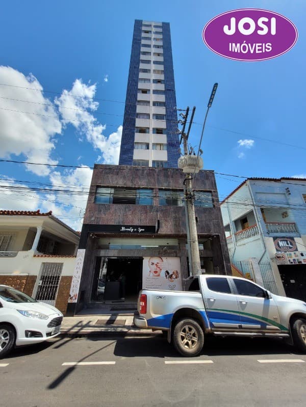 LOCAÇÃO - APTO NO CENTRO - Aluguel: R$1.400,00/mês (inclusos condomínio e IPTU)