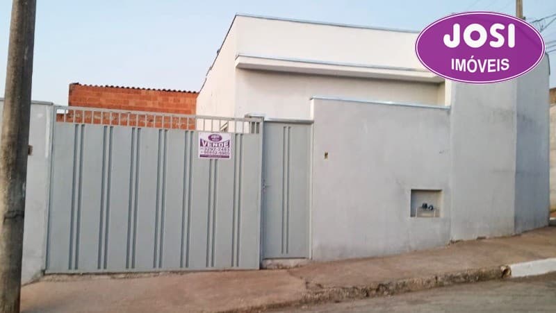 Casa para venda com 78 m² de construção e 3 dormitórios sendo 1 suíte, no Jardim Eunice em Alfenas/MG por R$220.000,00
