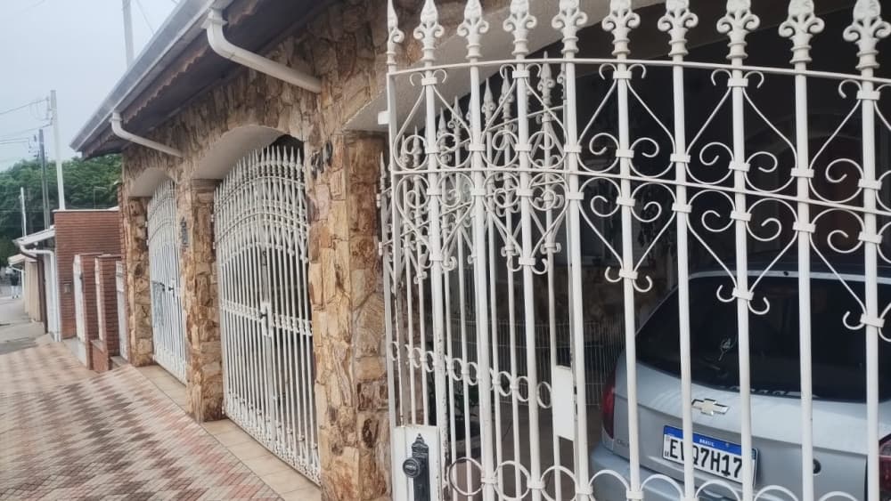 Casa localizada no moreirinha Amparo/SP