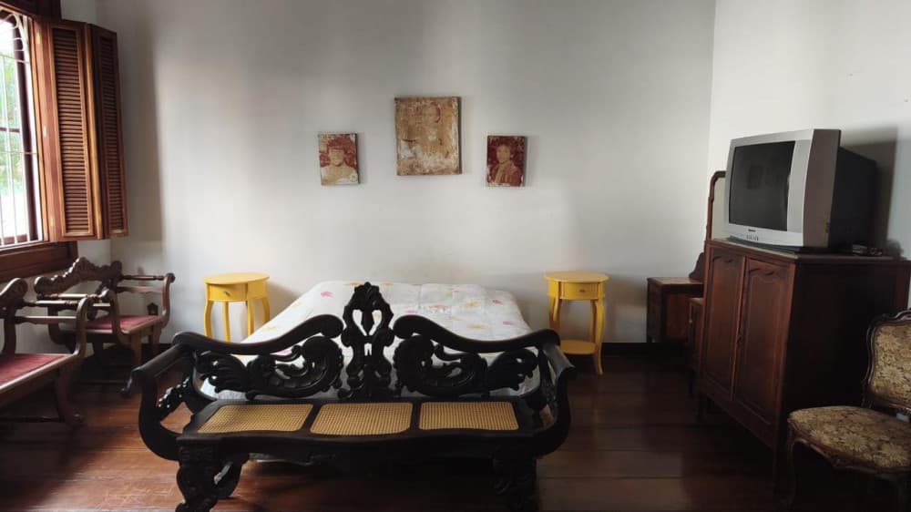 Grande Oportunidade: Casa com 6 Quartos no Centro de Amparo – 2